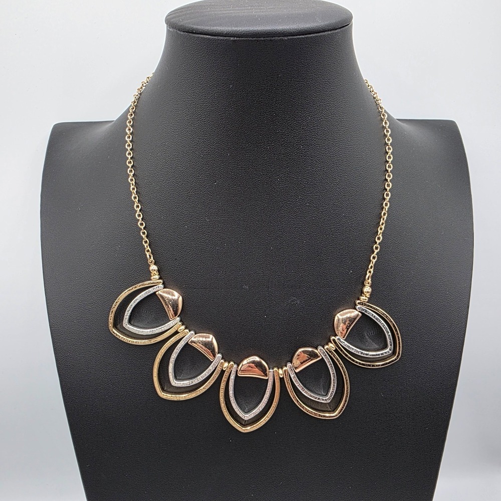 Nro Womens Gold Tone Chain Link With Two Tone Pendant Bib Statement Necklace 22"